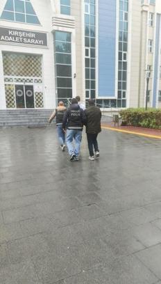 Midelerinden uyuşturucu çıkan 2 şüpheli tutuklandı