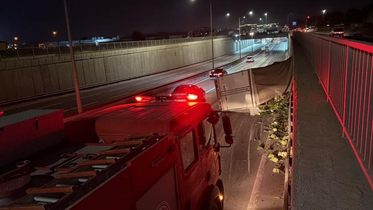 Eskişehir’de 4 ton marul yüklü kamyonet devrildi