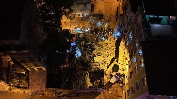 Beyoğlu’nda 5 katlı metruk bina çöktü; arama çalışmaları tamamlandı