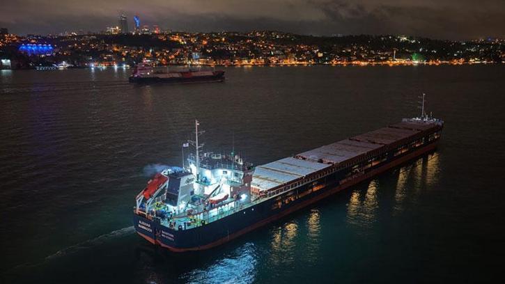 İstanbul Boğazı'nda makine arıza yapan gemi nedeniyle boğaz trafiği askıya alındı