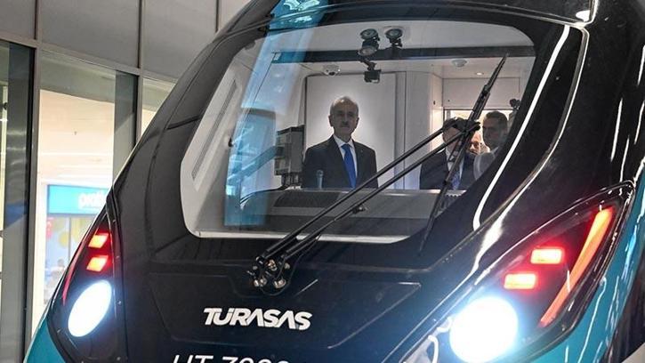 Bakan Uraloğlu, Milli Hızlı Tren'i test etti