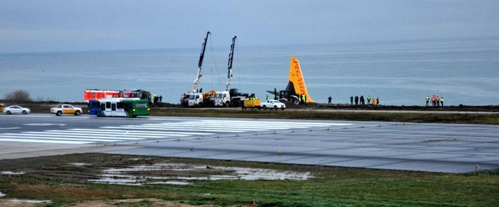 Pistten çıkan uçağın pilotları: Sağ motor aniden hızlandı ve uçak sola savruldu