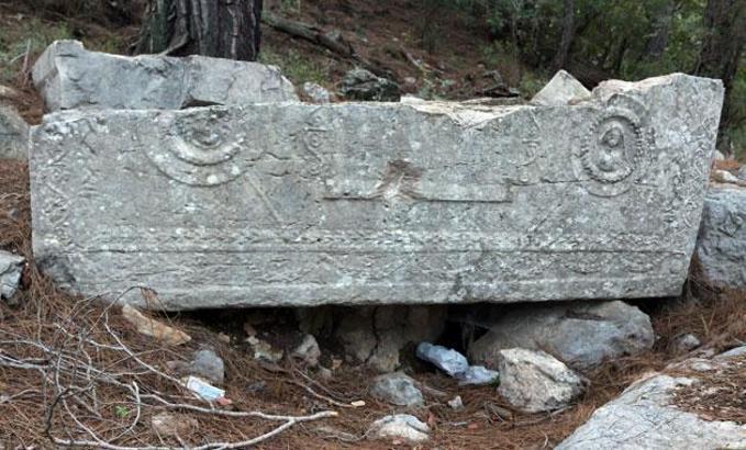 Defineciler antik kenti delik deşik etmiş