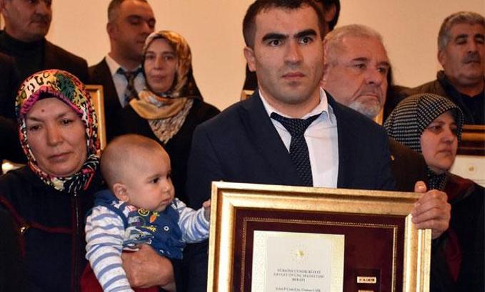 Şehit çocukları, Devlet Övünç Madalyası töreninde ağlattı