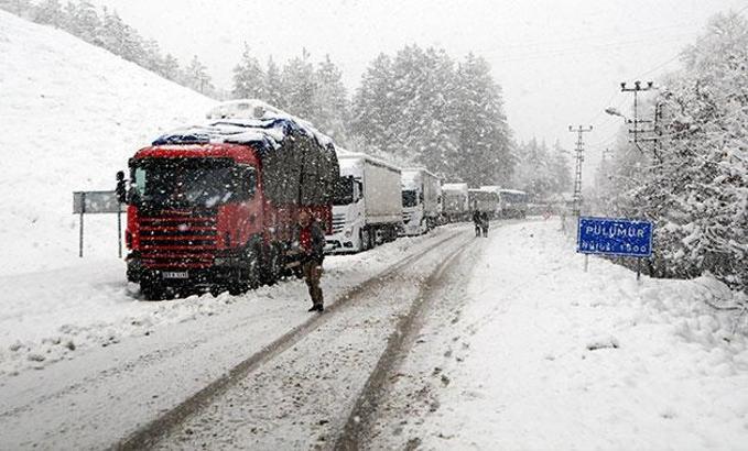 Tunceli- Erzincan karayolu kar nedeniyle ulaşıma kapandı