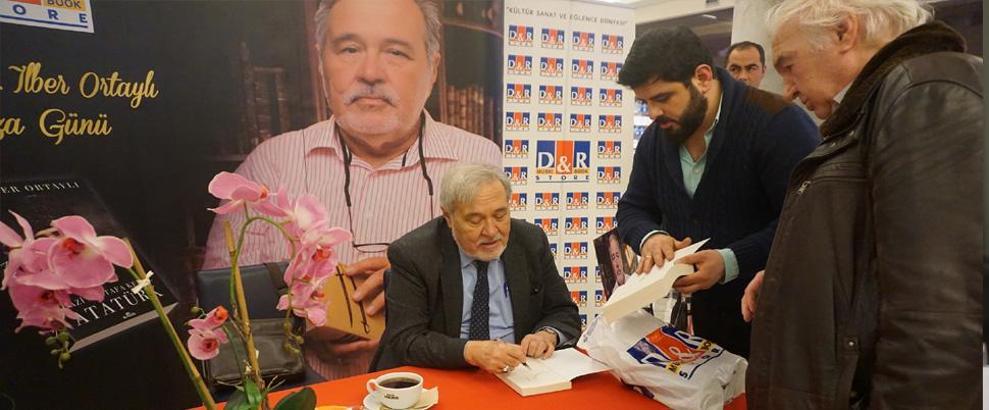 İlber Ortaylı yeni kitabı Gazi Mustafa Kemal Atatürk'ü ilk kez D&R’da imzaladı
