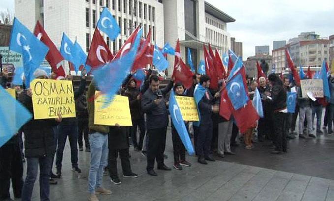 Doğu Türkistanlılardan gönüllü askerlik başvurusu