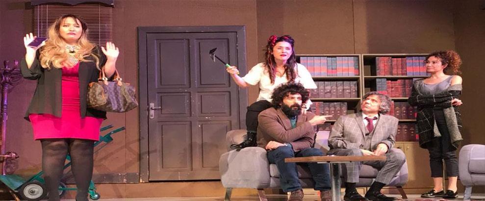 'Sarayı Evlendirmek' adlı oyun seyirciden tam not aldı