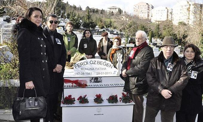 Ferdi Özbeğen ölümünün 5. yılında mezarı başında anıldı