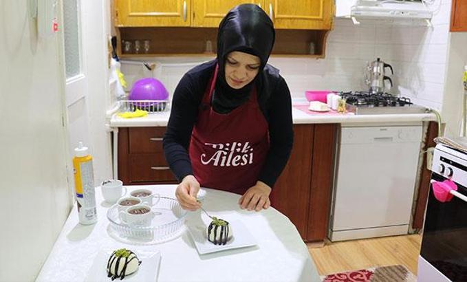 100 bin takipçisi olan ev hanımı Youtuber'ın geliri, asgari ücrete denk