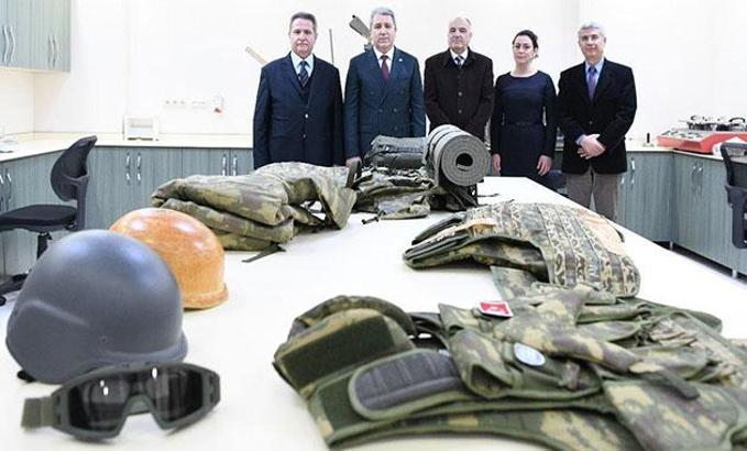 Mehmetçik'in kıyafet ve teçhizat analizi Ege Üniversitesi’nde yapılıyor