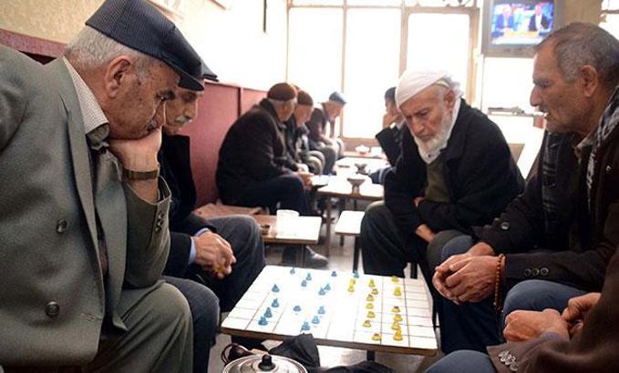 Bu çay ocağında sadece satranç ve dama oynanıyor
