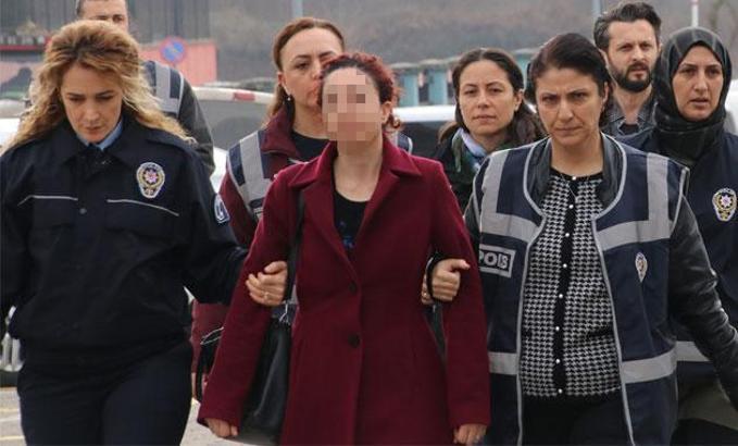 İstiklal Marşı okunurken ayağa kalkmayan mimar gözaltına alındı