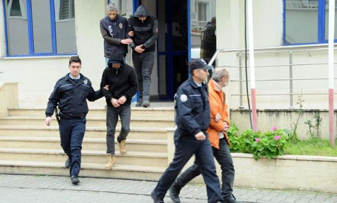 Polisi yüzünden yaralayan şüpheli adliyede