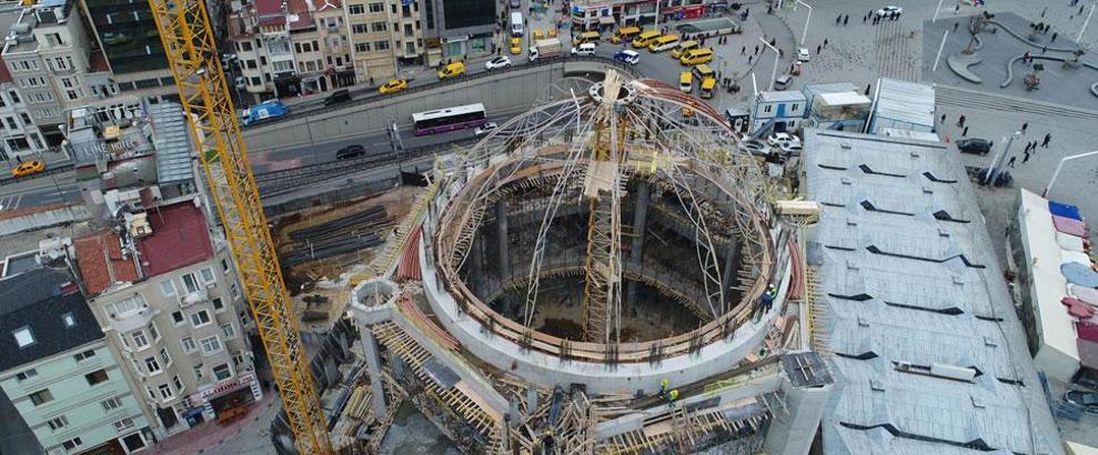 Taksim Meydanı'na yapılan caminin kubbesi yükseliyor