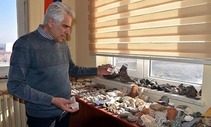 Profesörün odasında 500 milyon yıllık trilobit fosili