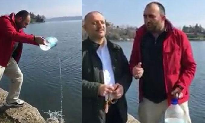 Umreden döndü, herkesin yararlanması için Sapanca Gölü'ne zemzem döktü