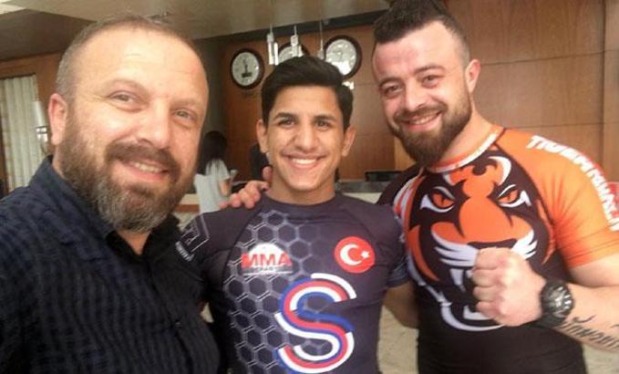 Kağıt toplayan şampiyon dövüşçüye, Sadettin Saran'dan destek