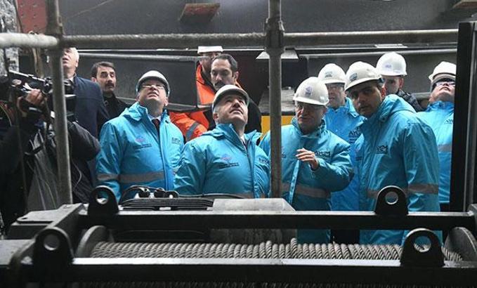 Ulaştırma Bakanı Arslan, Küçük Çamlıca TV-Radyo Kulesi'nde incelemelerde bulundu