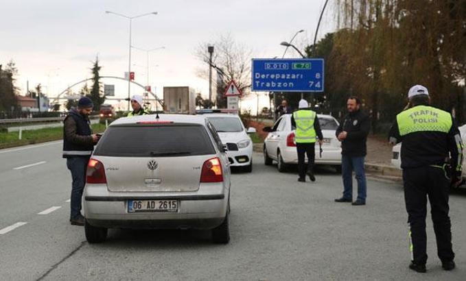 Rize'de modifiye araçlar polisleri şaşırttı