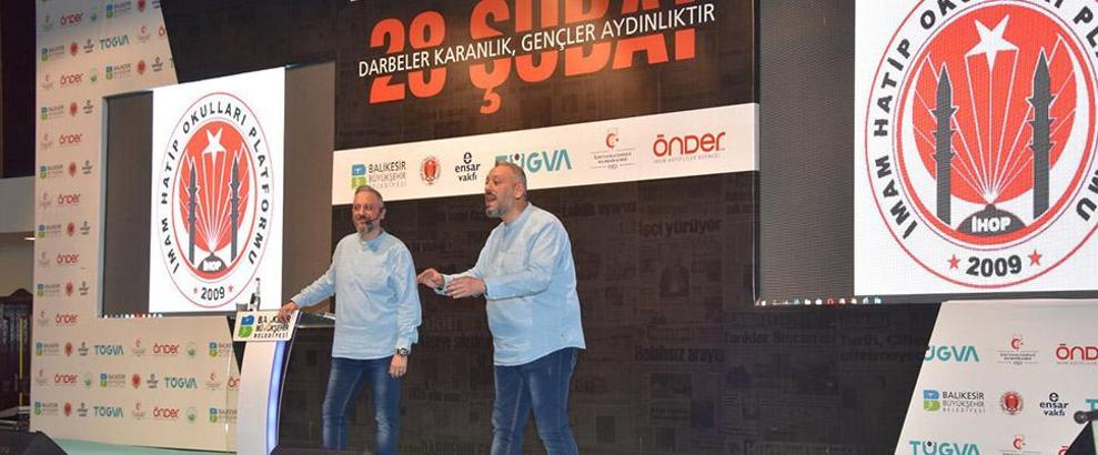 28 Şubat Türkiye'de ilk kez talk show ile sahneye taşındı