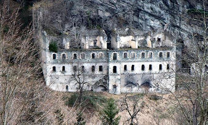 Harabeye dönen Vazelon Manastırı turizme kazandırılacak