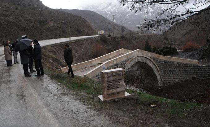 Tunceli'de tarihi köprüde, yanlış restorasyon iddiası üzerine keşif yapıldı