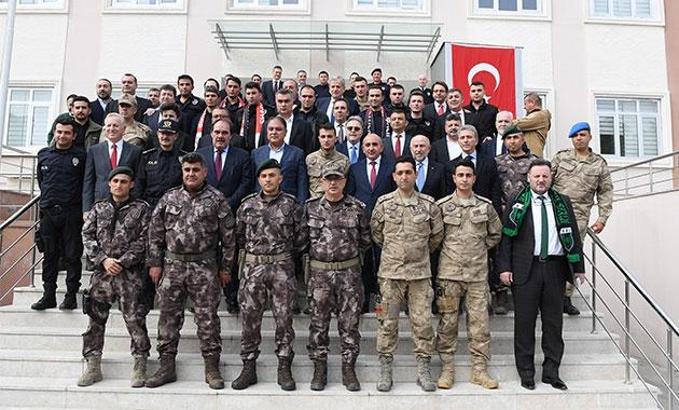 TFF Heyeti, Suriye sınırındaki Çobanbey Beldesi'nde futbol sahasının temelini attı