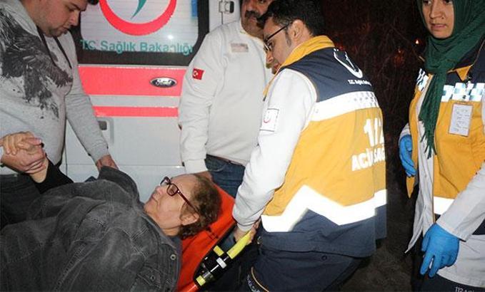 Şarja takılan oyuncak patladı, çıkan yangında 5 kişi zehirlendi