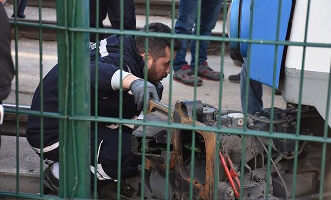 Topkapı'da aynı bölgede tramvay yine raydan çıktı