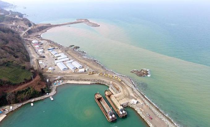 Rize- Artvin Havalimanı'nda 10 milyon ton taş dolguya ulaşıldı