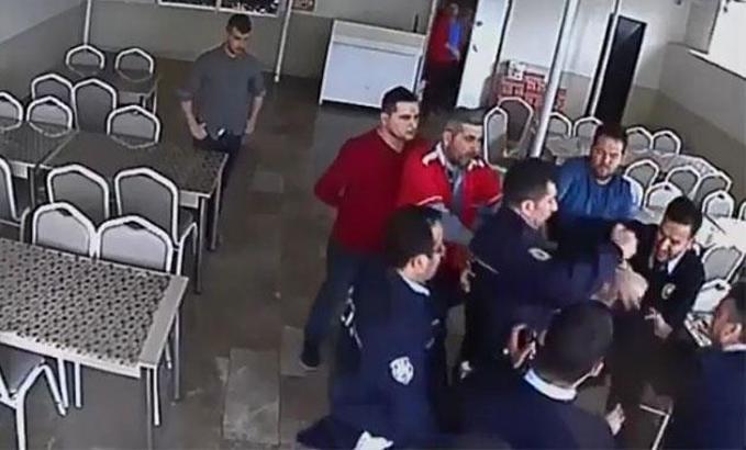Kantindeki kavgada polis, okul müdürünü tartakladı