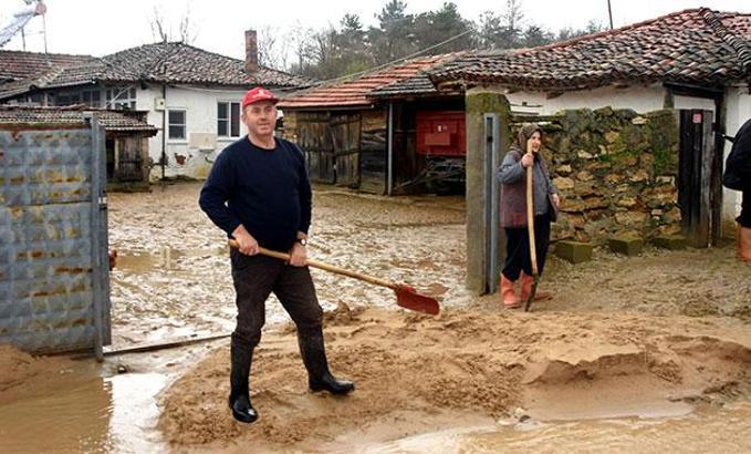 Edirne'de aşırı yağışlar su baskınlarına neden oldu