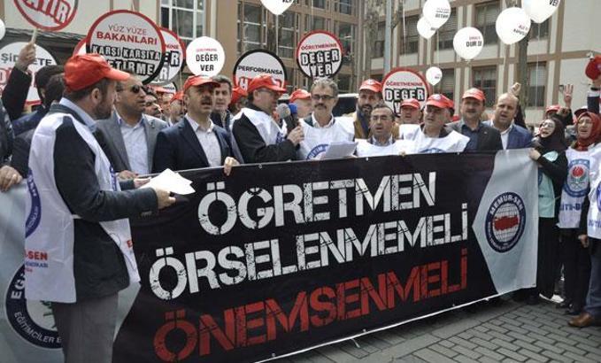 Öğretmenlerden 'Performans Değerlendirmesine''  protesto