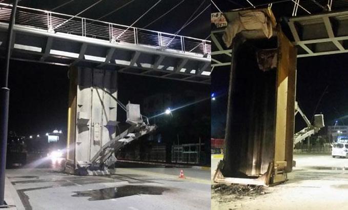 Açık unutulan kamyon damperi, üst geçide çarptı