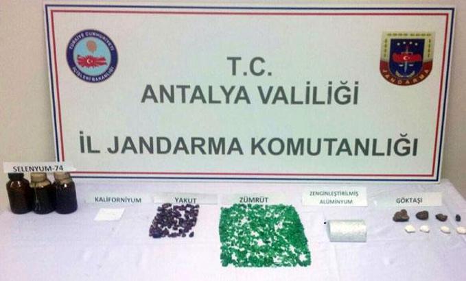 Serik'te 23 milyon dolarlık değerli taş ve tehlikeli madde ele geçirildi