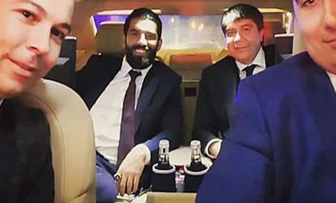 Menderes Türel ve Arda Turan'ın yer aldığı selfie'ye tazminat