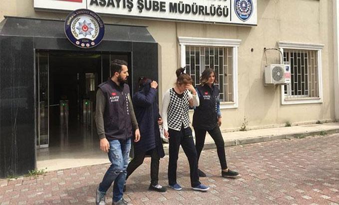 Yaşlı kadına hizmetçisinden gasp iddiası