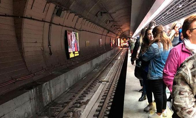 Sirkeci Marmaray İstasyonu'nda bir yolcu raylara düştü