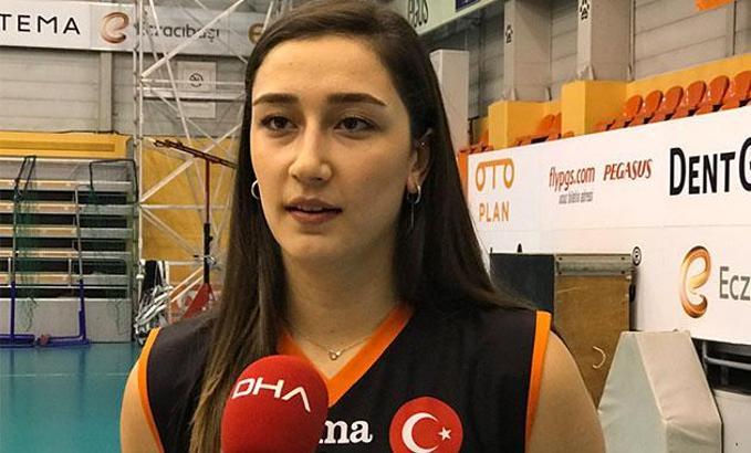Eczacıbaşı VitrA'nın smaçörü Hande Baladın: ''Ülkemizde bayan sporlarının popülaritesi erkek sporlarına göre daha az''