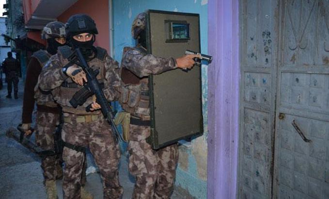 Kadınları fuhuşa zorlayan çeteye özel harekatlı operasyon