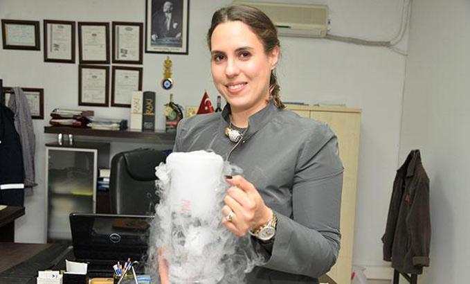 Alkol fabrikası, havaya bıraktığı karbondioksiti buza dönüştürdü