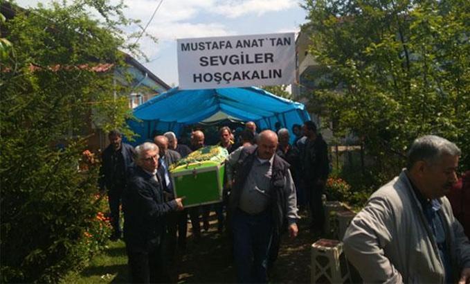 Vasiyet etti, cenazesi 'hoşçakalın' pankartıyla uğurlandı