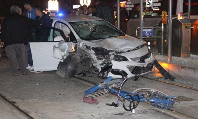 Otomobilin çarptığı bisikletli öldü