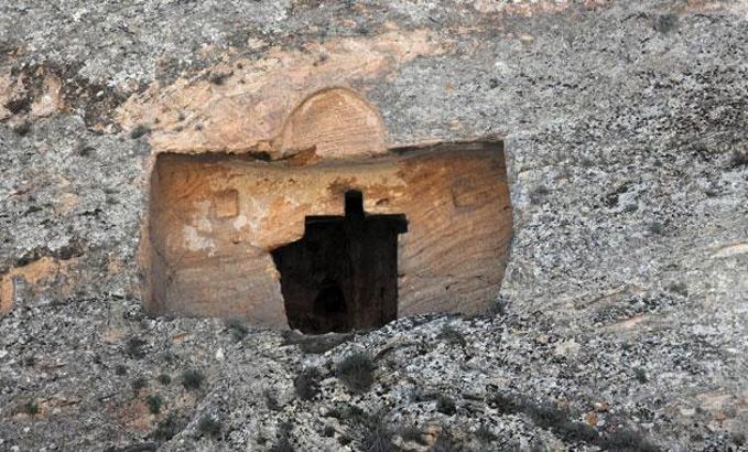 8 bin yıllık kaya mezarları keşfedilmeyi bekliyor