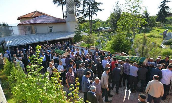 Kazada ölen anne ve oğlu toprağa verildi