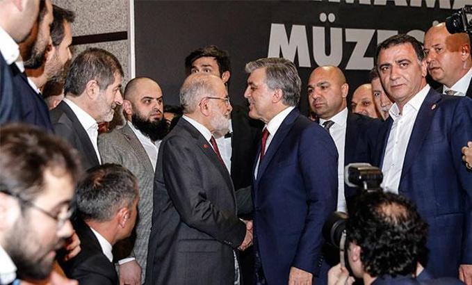 Abdullah Gül ile Karamollaoğlu ödül töreninde