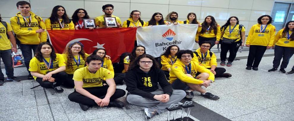Bahçeşehir Koleji robotik takımları, dünyanın en önemli robotik turnuvasından ödüllerle döndü