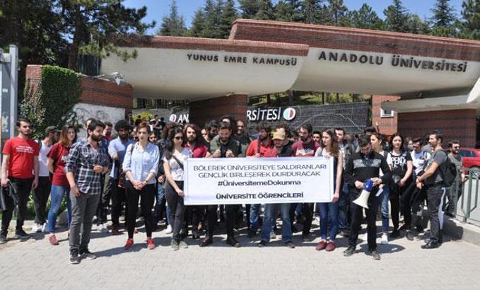 Anadolu Üniversitesi önünde 'bölünme' protestosu