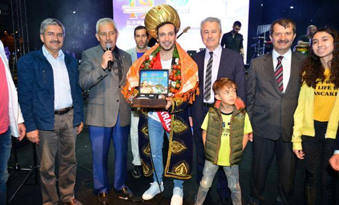 Oğuzhan Koç, 'Domates Kralı' oldu